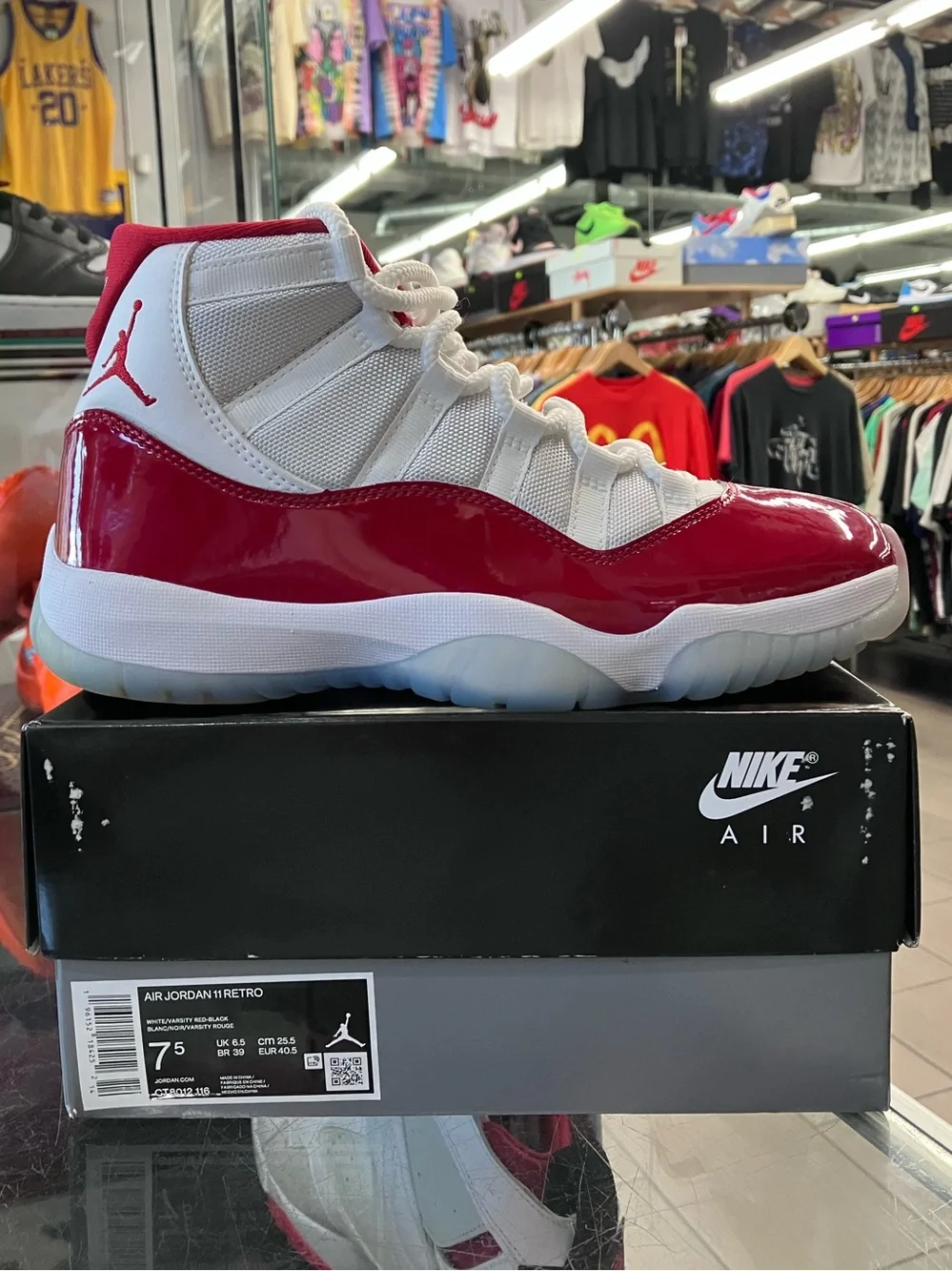 Air Jordan 11 Retro Cherry Size 7.5